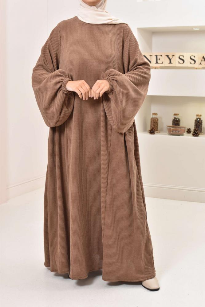 Umm Khadijâa Flared abaya with puffed sleeves