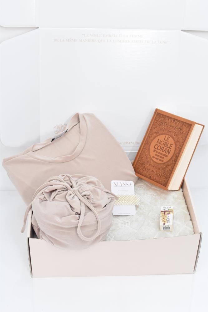 Woman's box with prayer dress and cream Quran