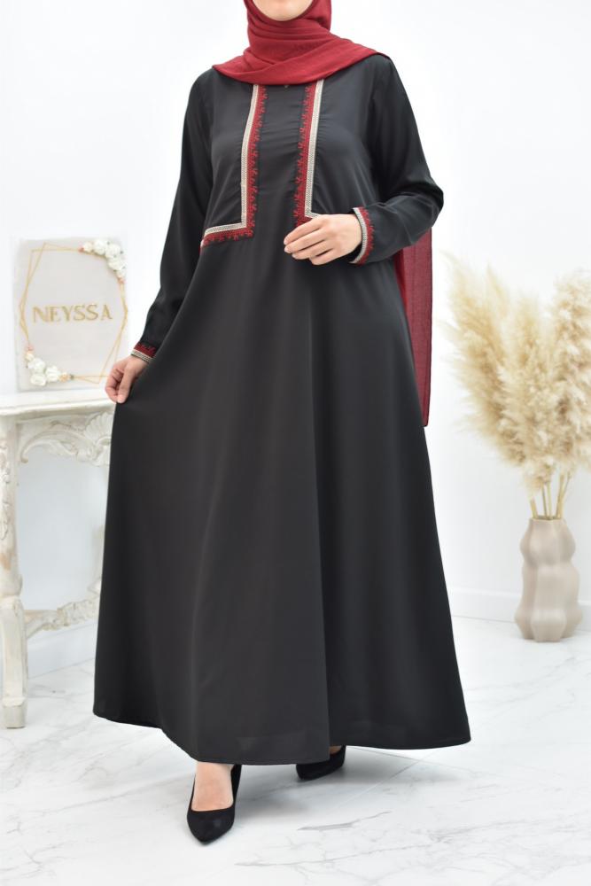 Abaya ausgestellt verschleierte Frau