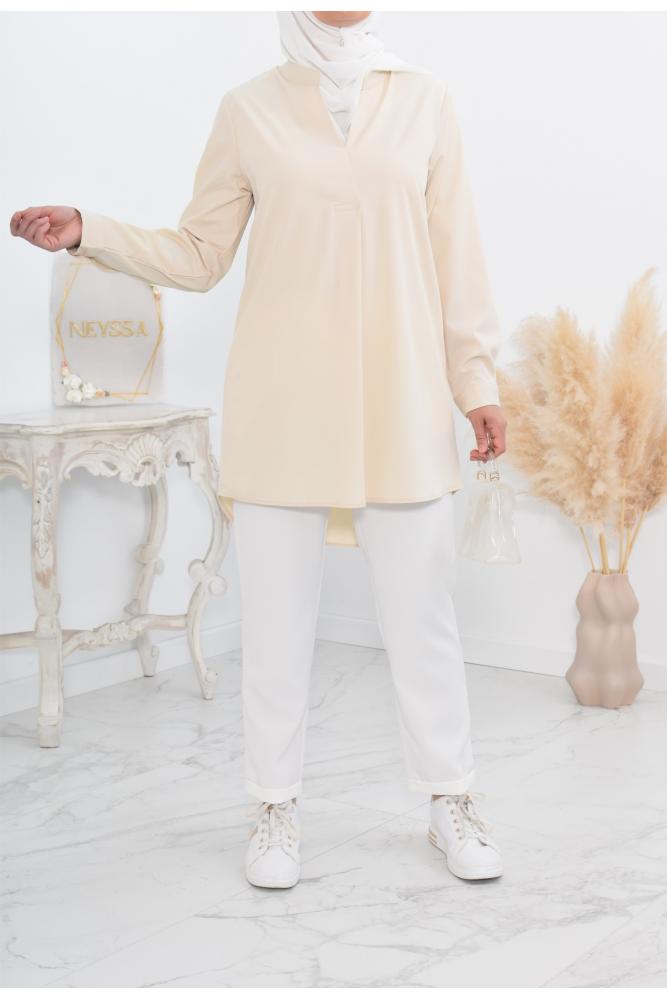Übergroße weiße Bluse, perfekt für den Alltag der verschleierten Muslimin.