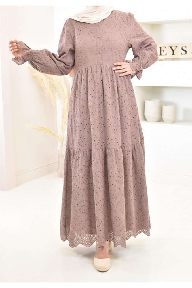 Langes Kleid aus Baumwolle mit englischer Stickerei in Taupe