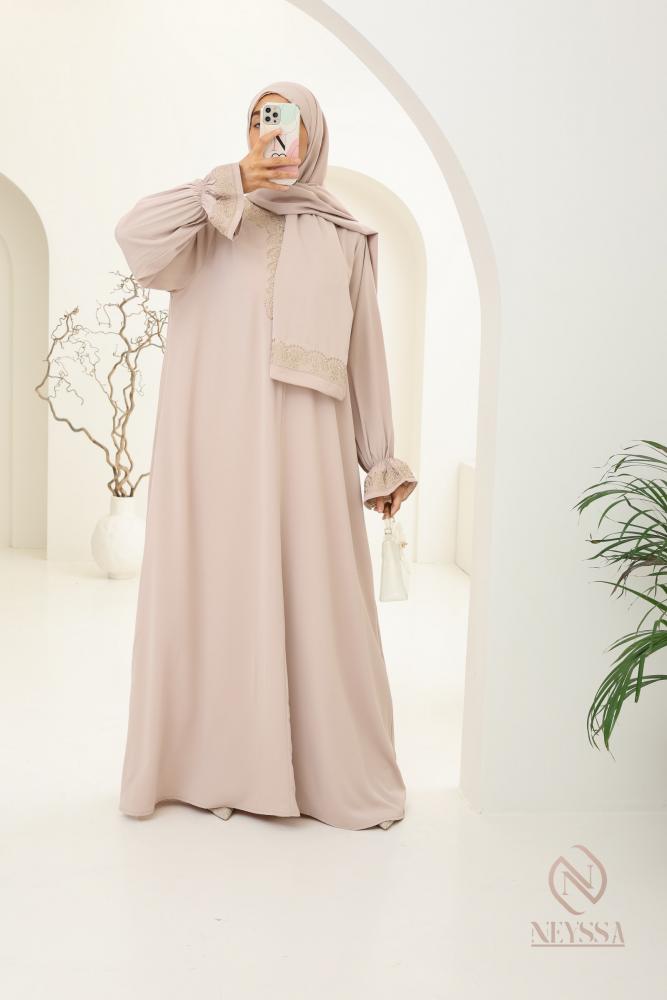 Abaya hijab intégré brodée Mawazine Taupe Clair